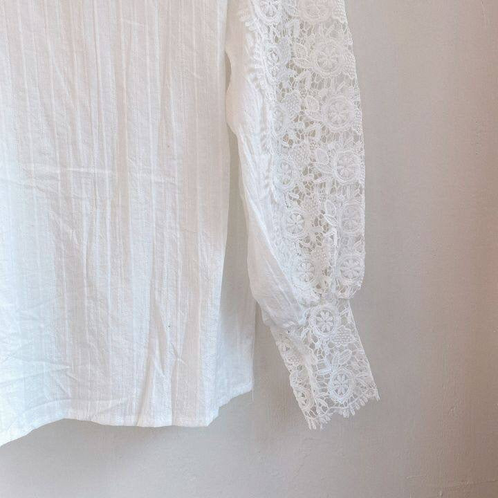 Klassisk Og Elegant Damebluse Med Blonde