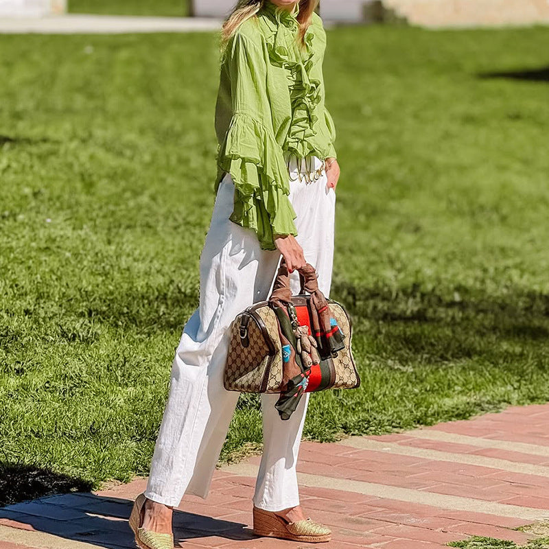 Kvinders bluse med stilfulde flæseærmer