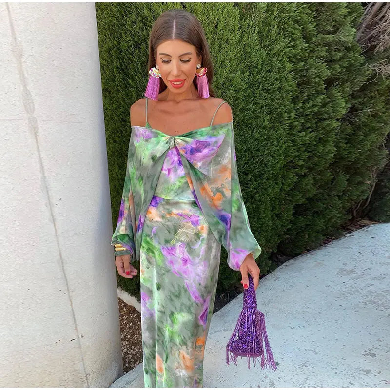 Elegant maxikjole med unikt halo-farvet mønster