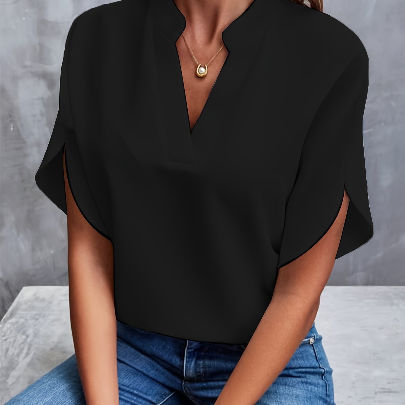 Emma | Elegant Damebluse med V-udskæring