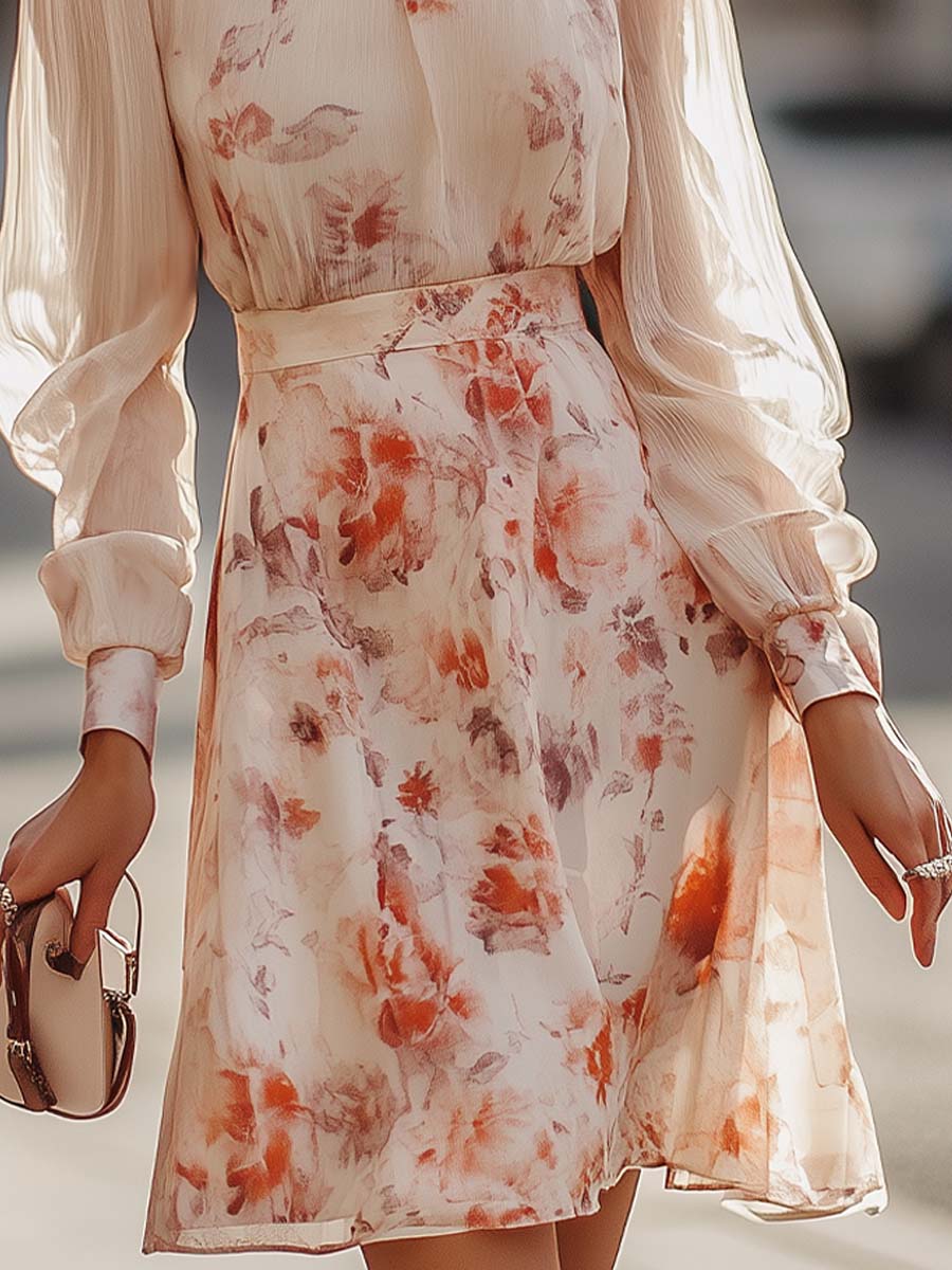 Ida – Blomsterprint plisseret kjole med korte ærmer