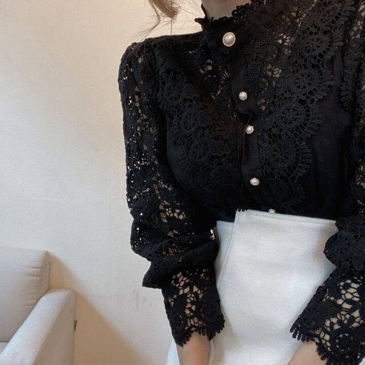 Klassisk Og Elegant Damebluse Med Blonde