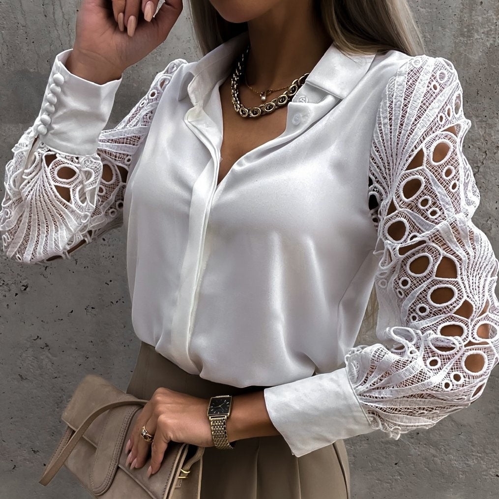 Elegant sort bluse med blondeærmer