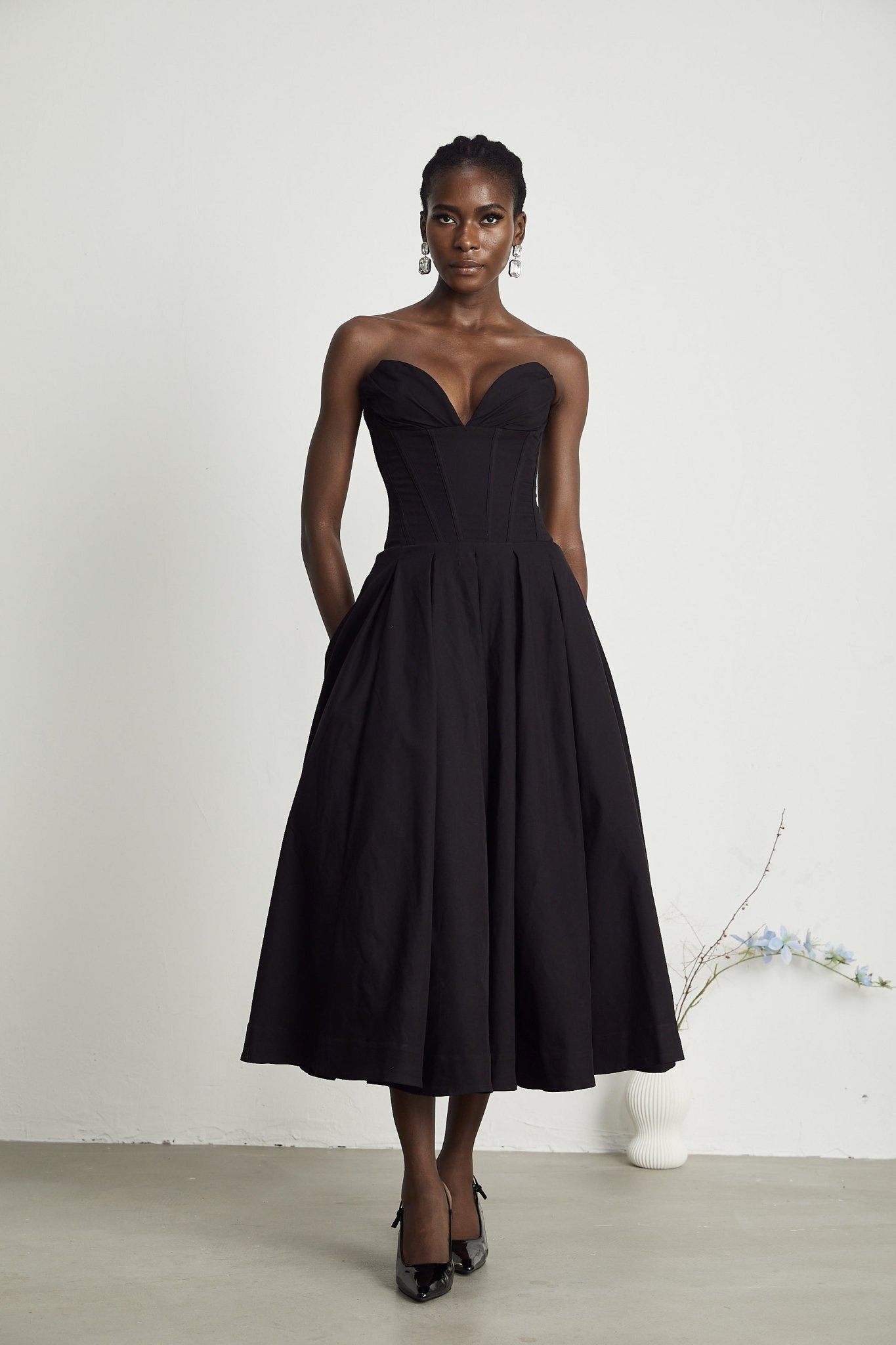 Thora | Elegant Off-Shoulder Korset Midi Kjole