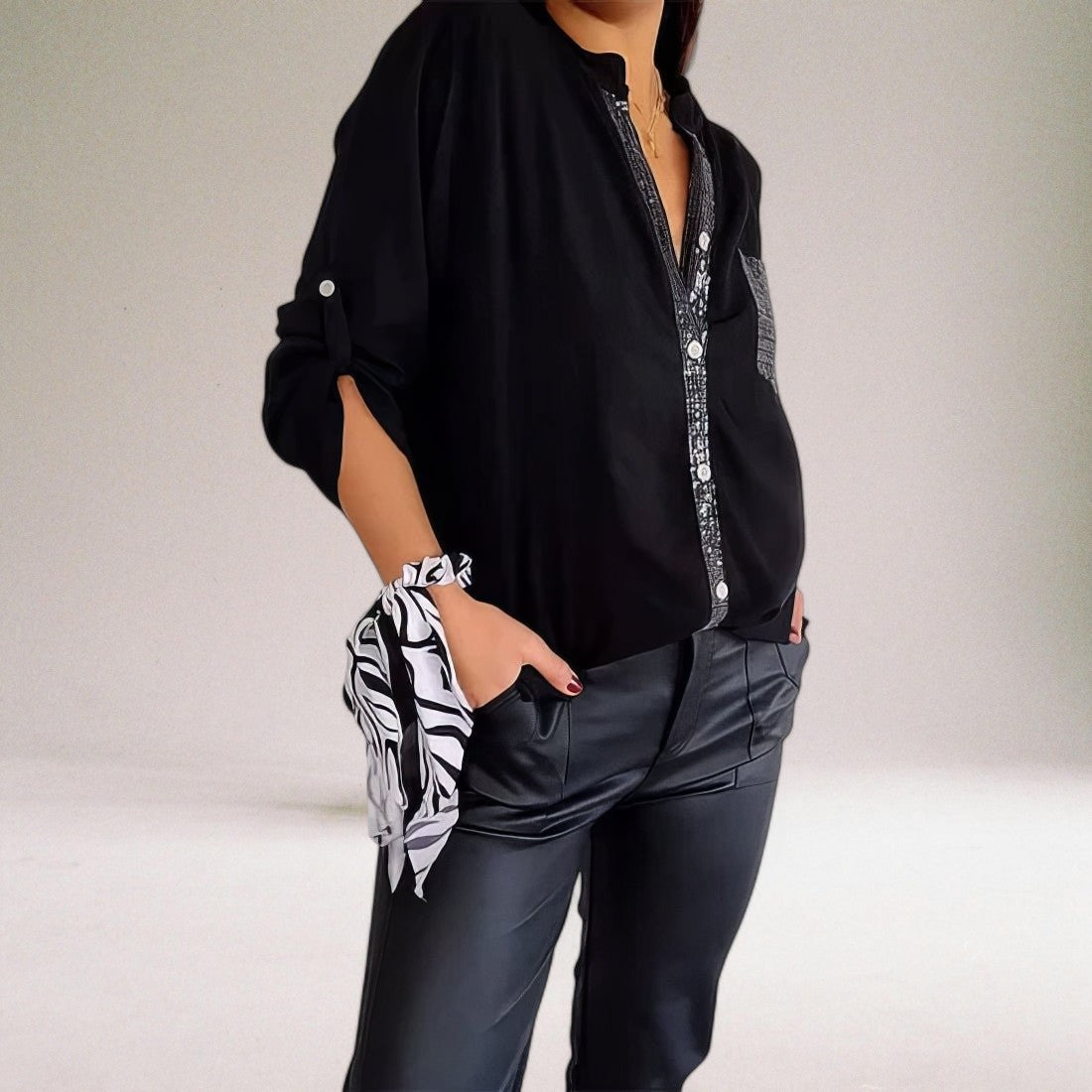 Elegant afslappet skjorte med tidløst design til kvinder